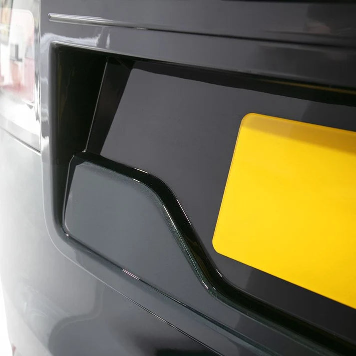 Discovery 5 Central Number Plate Kit (2017-2020)