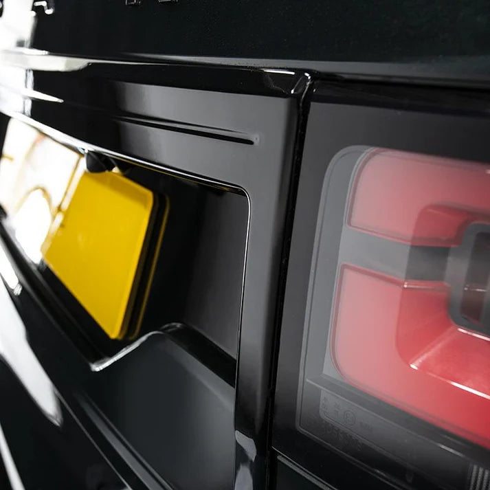 Discovery 5 Central Number Plate Kit (2017-2020)