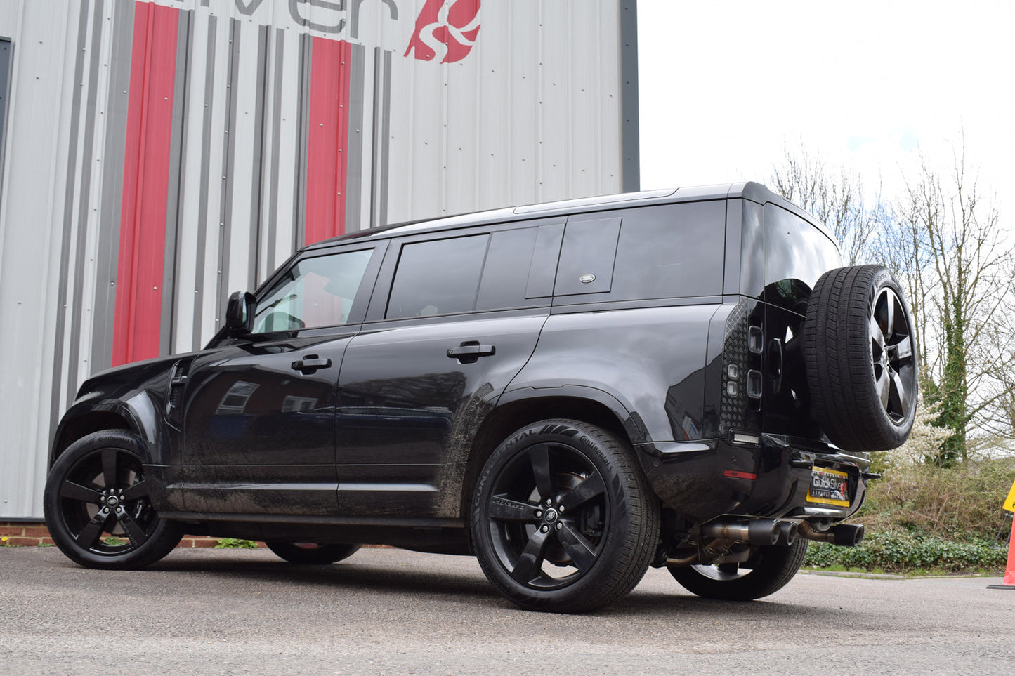 QuickSilver Land Rover Defender P525 V8 110 Sport System w/ Sound Architect