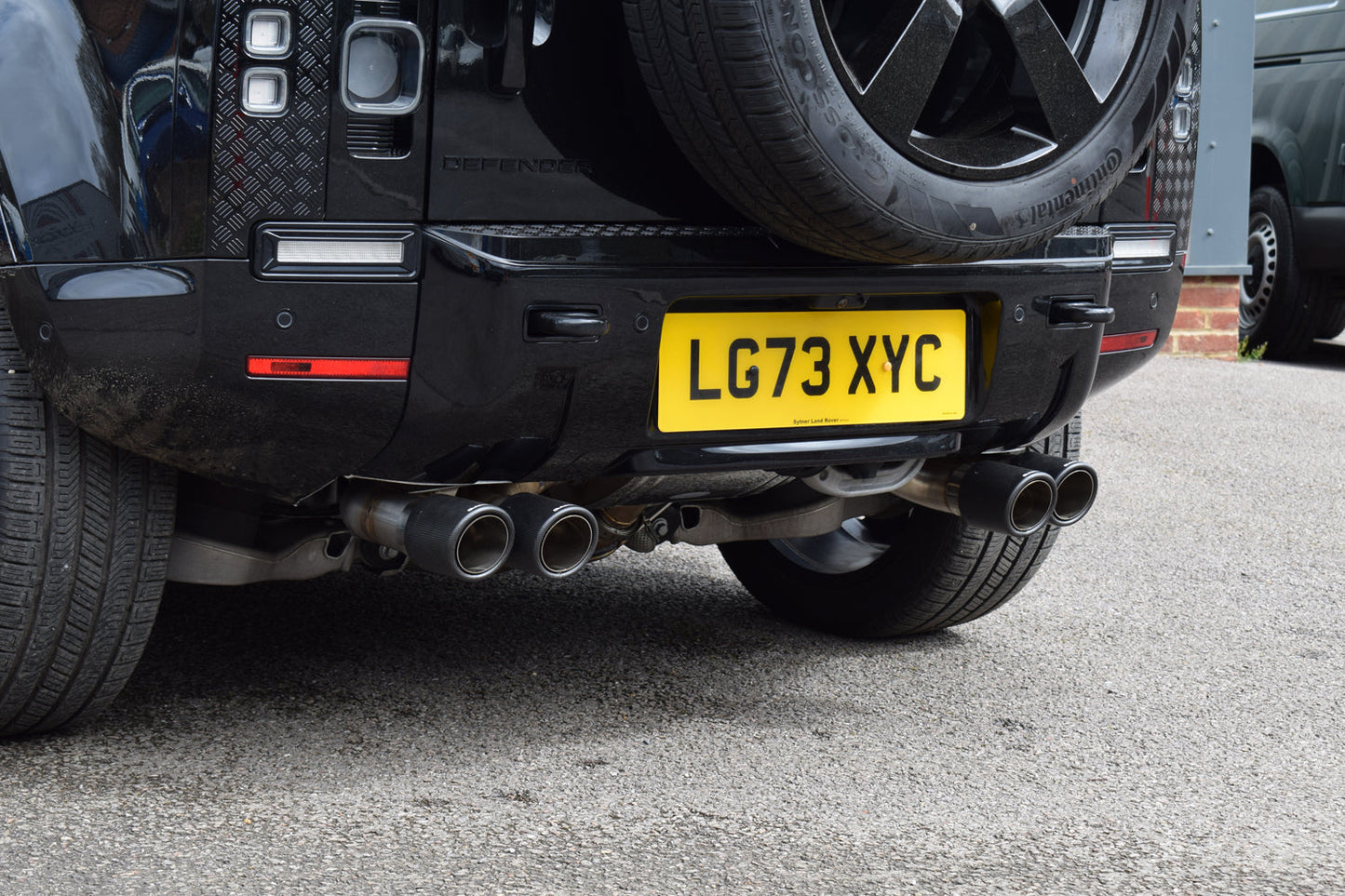 QuickSilver Land Rover Defender P525 V8 110 Sport System w/ Sound Architect