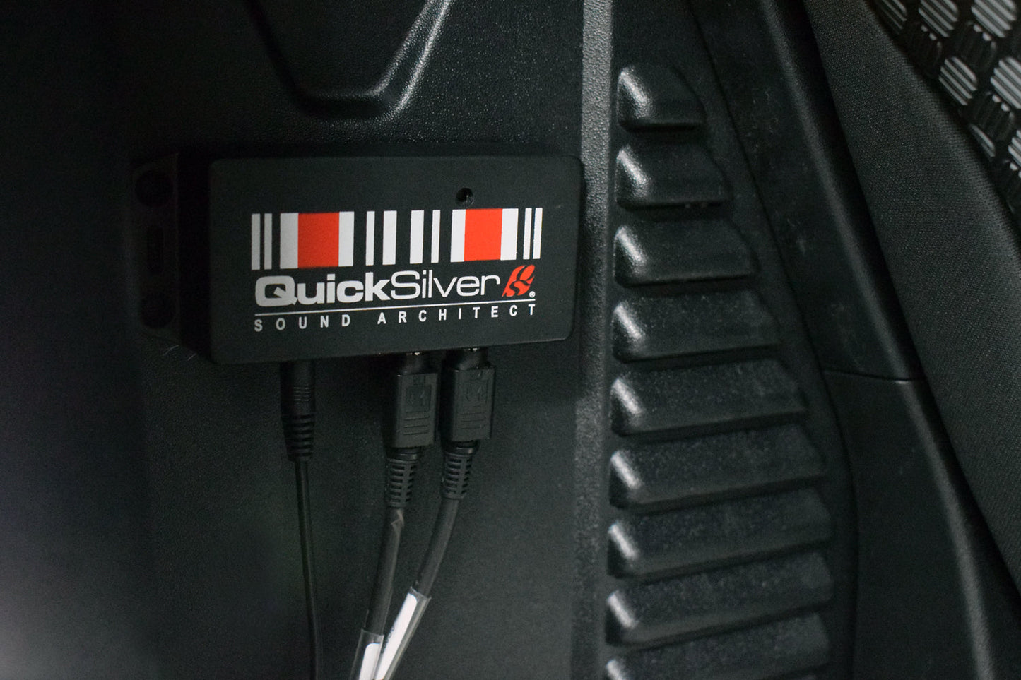 QuickSilver Land Rover Defender P525 V8 130 Sport System w/ Sound Architect